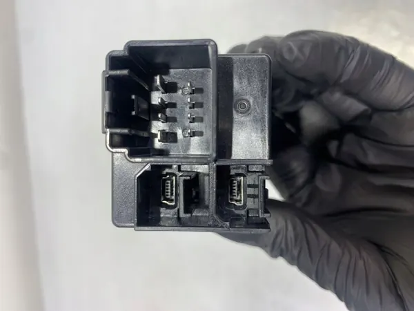 Port USB Jeep Compass OEM FBZ18520 - Occasion image 4