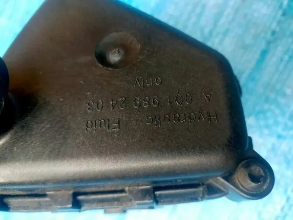 Mercedes W166 GLE servostyrningsbehållare A1663200114 image 4