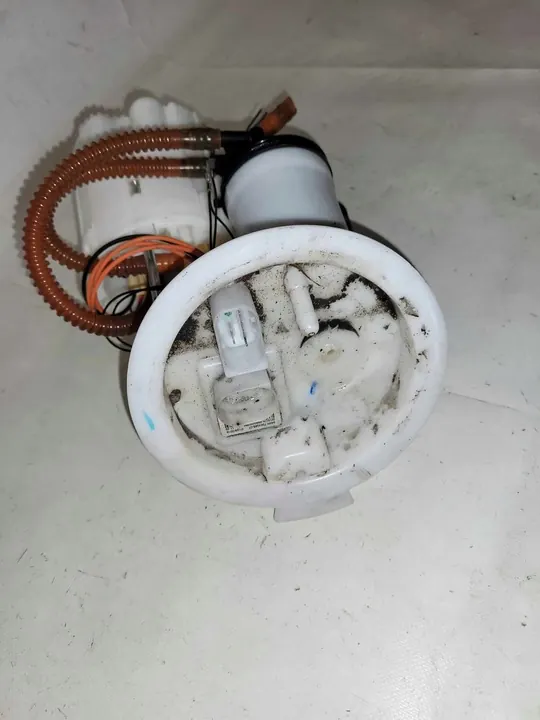 Brandstofpomp 2.0 BMW F30 F22 F23 2017 OEM 7344066 image 2