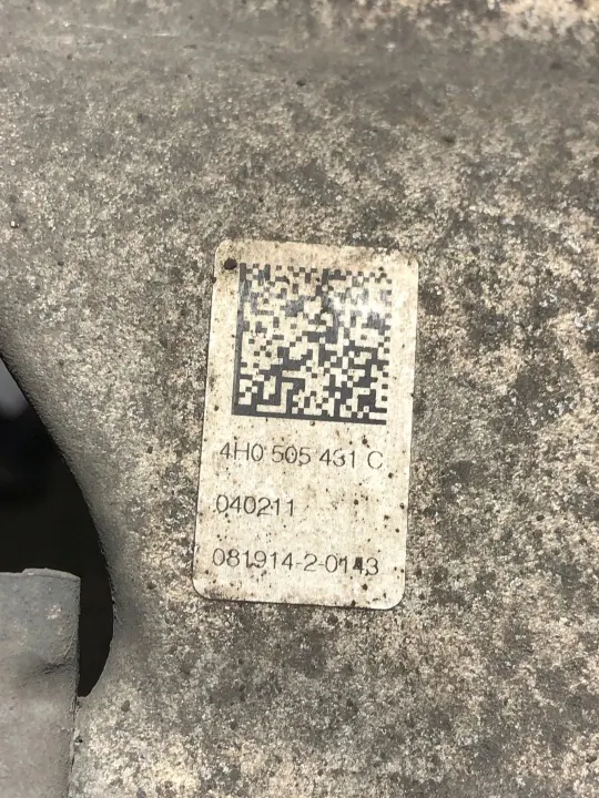 Audi A8 S8 D4 Taka pyörännavan OEM 4H0505431C image 3