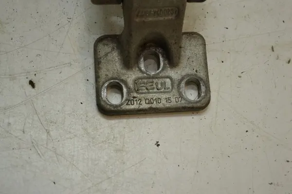 VW CRAFTER MERCEDES SPRINTER W906 Rear Hinge A9067400337 image 2