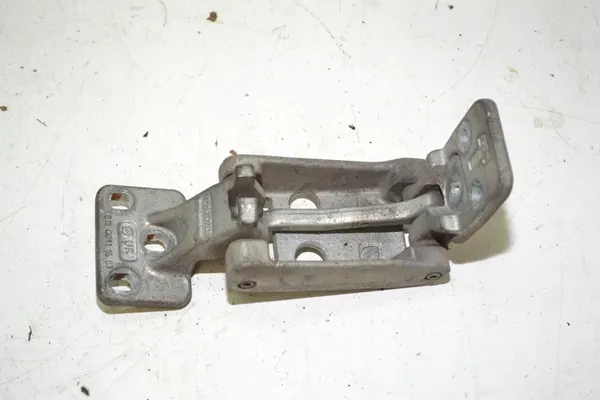 VW CRAFTER MERCEDES SPRINTER W906 Rear Hinge A9067400337 image 3
