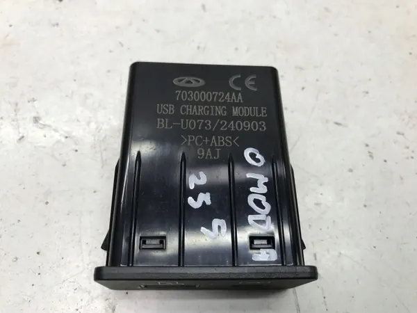 Port USB-C OEM 703000724AA pour Chery Omoda 5 image 6