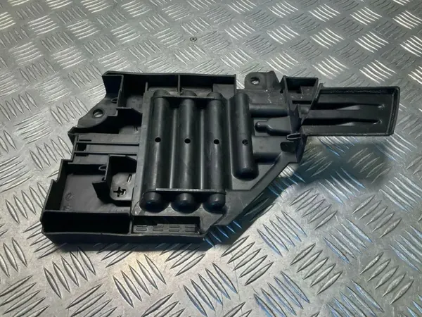 Koplampbeugel Links Land Rover Discovery Sport OEM 00183541 image 6