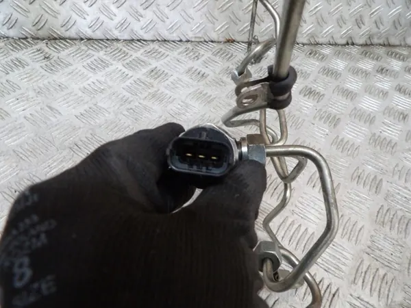 Inspuitrail sensor OEM 0445216050 voor Jeep WK2 3.0 CRD image 4