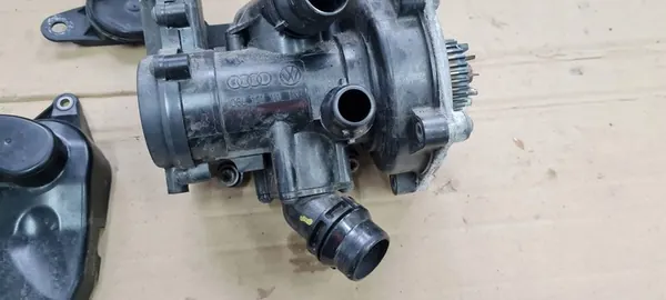 Vattenpump Audi A4 S4 B9 06L121111N image 3