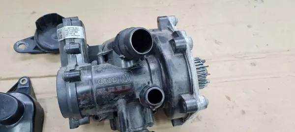Vattenpump Audi A4 S4 B9 06L121111N image 4