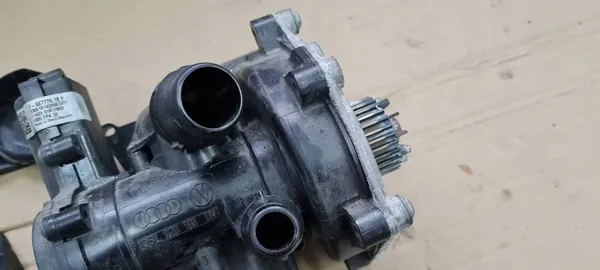 Vattenpump Audi A4 S4 B9 06L121111N image 6