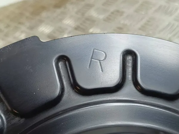 Nissan X-Trail T33 Escudo de freio traseiro image 5