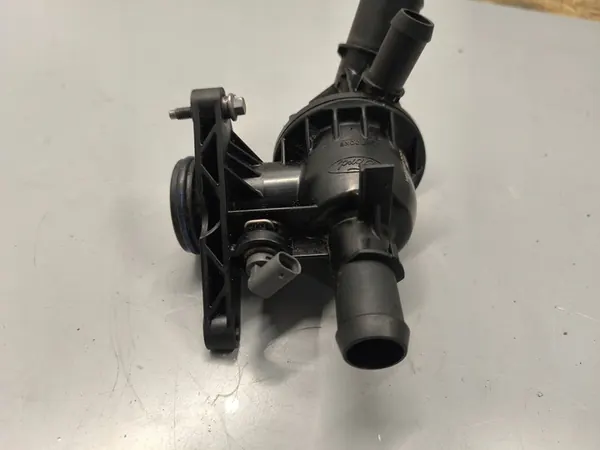 Carcasa de termostato Transit MK8 2.2TDCI (14-19) KK2Q-9K478-BA image 2