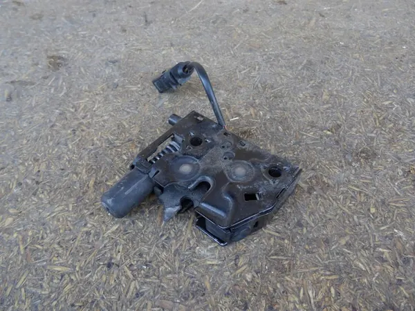 AUDI Q3 8U 11-18 Motorhuvudslås Mikrobrytare 8U0823509 image 2