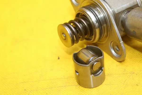 Alkuperäinen polttoainepumppu 1.8 TFSI VW Audi Skoda 06K127025E image 4