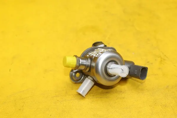 Alkuperäinen polttoainepumppu 1.8 TFSI VW Audi Skoda 06K127025E image 6