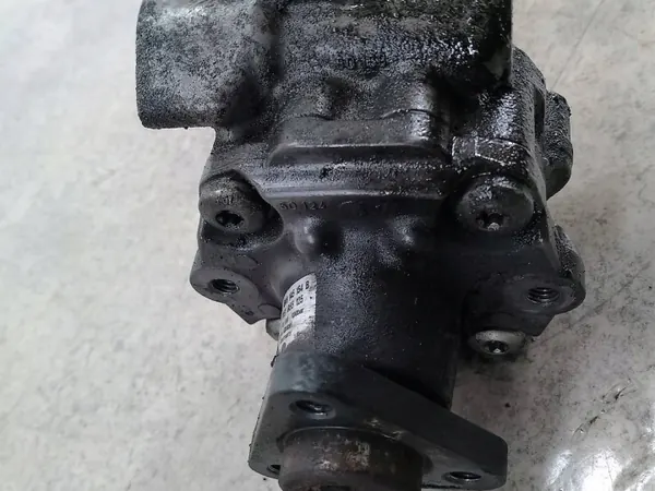 Pompe de direction assistée OEM 8K0145154B pour Audi A4 B8 image 3