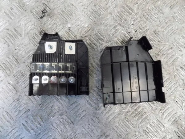 Caixa de fusíveis Citroen OEM 9811879680B - Usado image 2