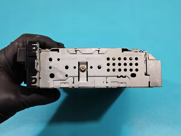 Radio de fábrica OEM 86120-52390 para Toyota Yaris I image 5