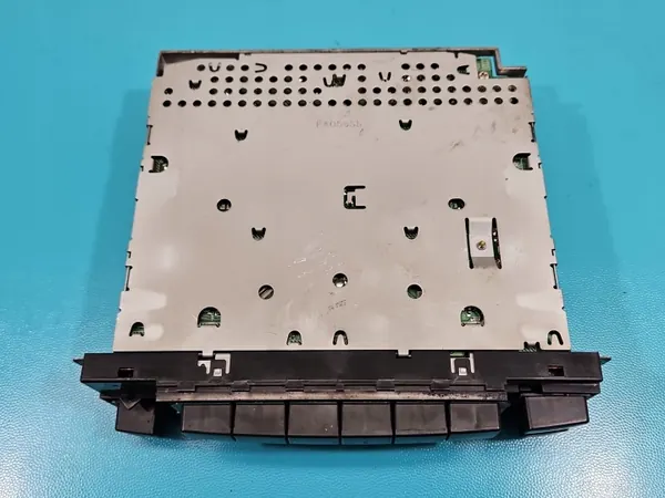 Radio de fábrica OEM 86120-52390 para Toyota Yaris I image 7