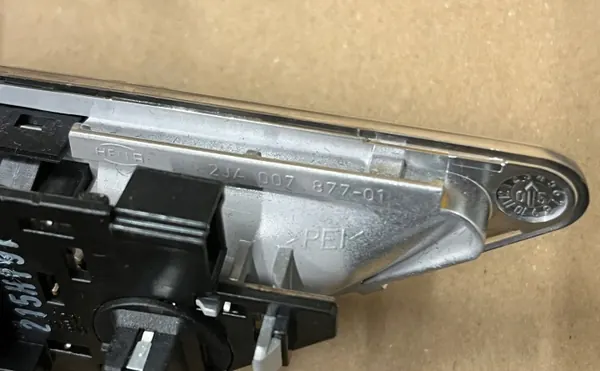 Plaque plafond arrière OEM 2JA007877-01/02 pour BMW E46 image 3