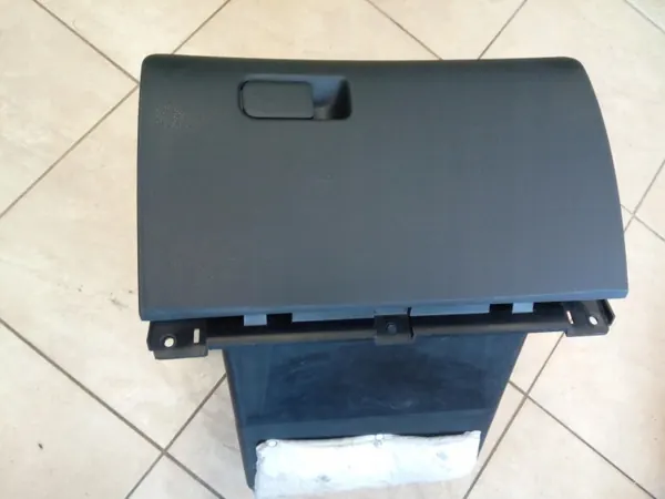 OEM 77710-35001 Handschoenkast passagier SsangYong Tivoli XLV image 2