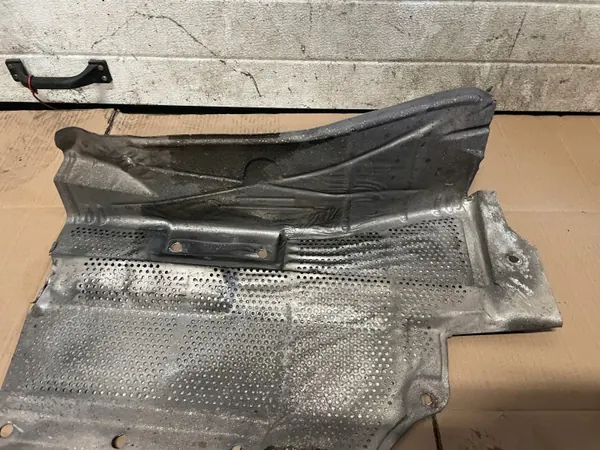 Abgashitzschild BMW E36 OEM 1977265 - Gebraucht image 3