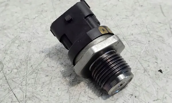 Polttoainepaineanturi OEM JUR121930 Opel Zafira B:lle image 3