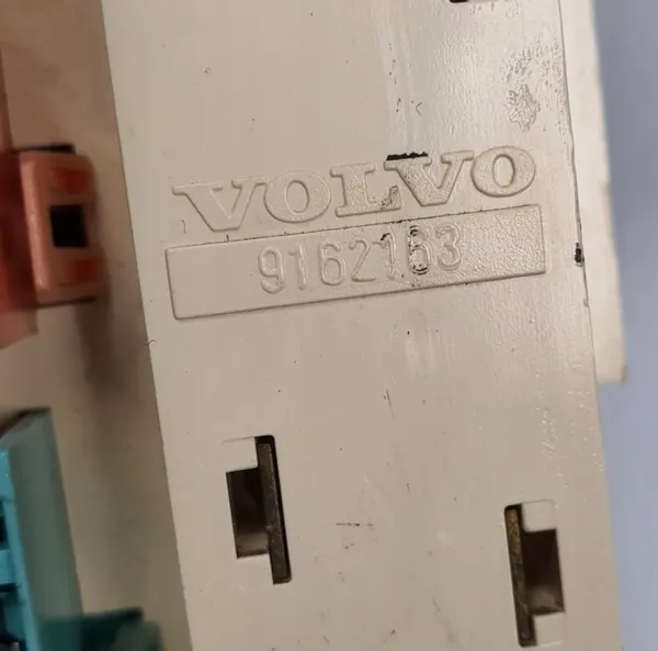 Sicherungskasten Volvo OEM 3515170 6849814 - Gebraucht image 5