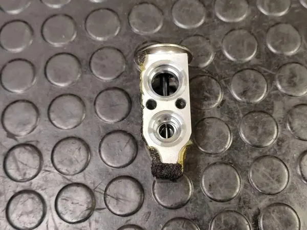 OEM 922004EM0A AC expansieklep voor Nissan Qashqai image 3