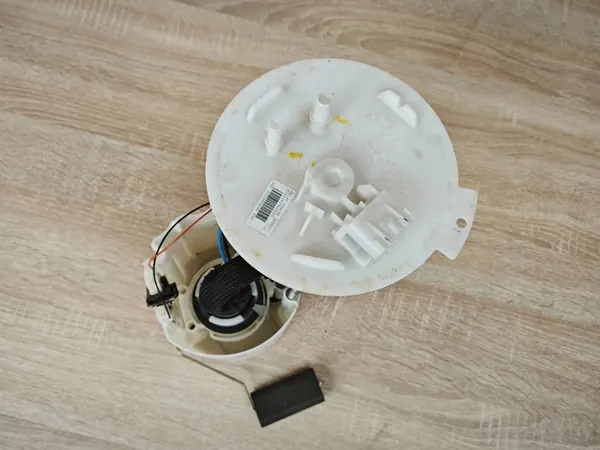 Polttoainepumppu Chevrolet Cruze Orlando 2.0 VCDI OEM 13504149 image 4