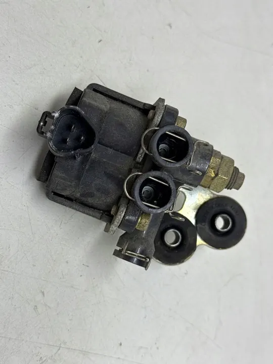 Válvula do Amortecedor 1999 Lexus LS 400 image 1