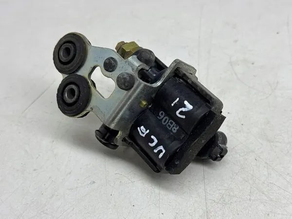 Válvula do Amortecedor 1999 Lexus LS 400 image 2