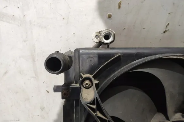 Radiador SKODA FABIA I 1.2L gasolina 2005 image 3