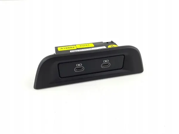 Porsche USB-pistorasia OEM 4N1035954 - Käytetty image 2