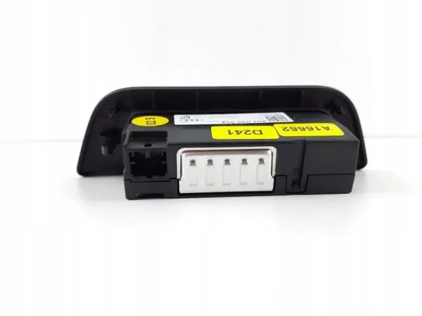 Porsche USB-pistorasia OEM 4N1035954 - Käytetty image 3