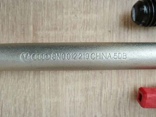 Llave de bloqueo rueda Audi OEM 8W0012109 para A4 B9 A5 F5 image 4