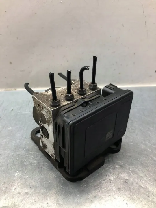 Pompe ABS OEM 3Q0907379F pour Audi A3 8V Berline 1.6 TDI image 2