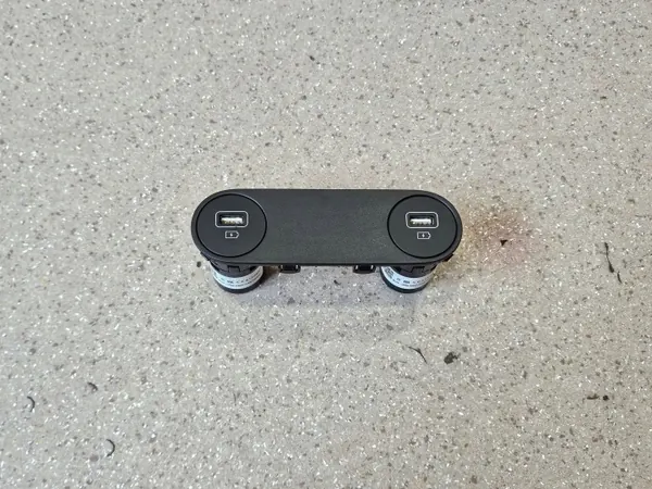 Hyundai Ioniq 5 Etu-USB-portti OEM 84673GI000 image 2