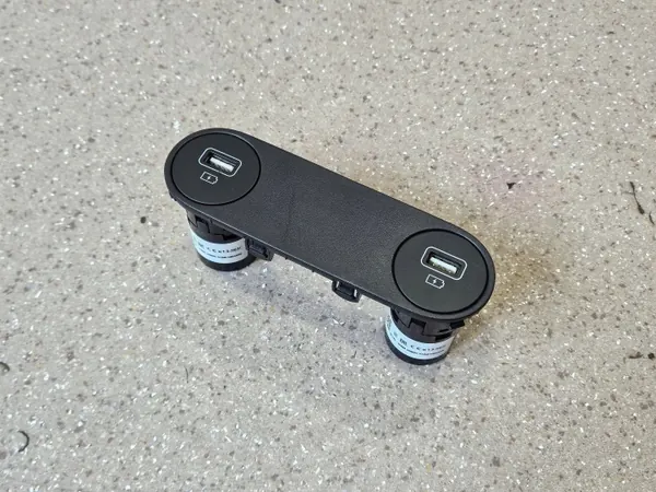 Hyundai Ioniq 5 Etu-USB-portti OEM 84673GI000 image 9