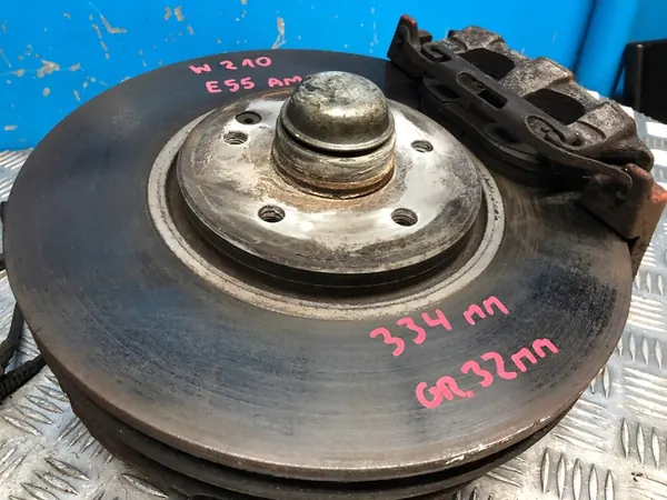 MERCEDES W210 E55 AMG Kit de Frenos Delanteros 334 mm image 3