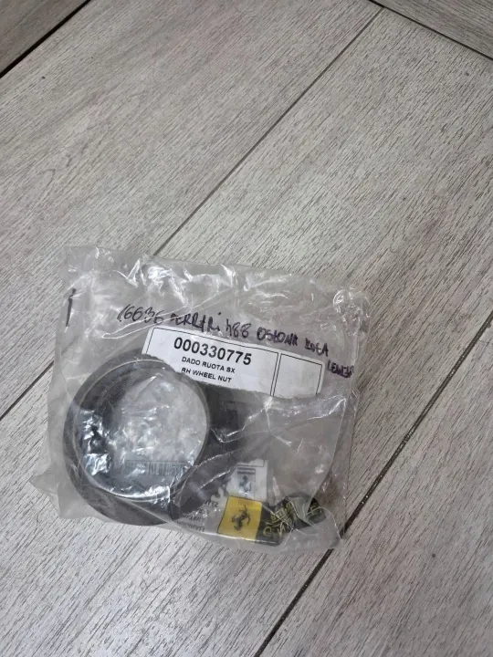 Ferrari 488 Vasen Pyöränsuoja OEM 330775 image 2