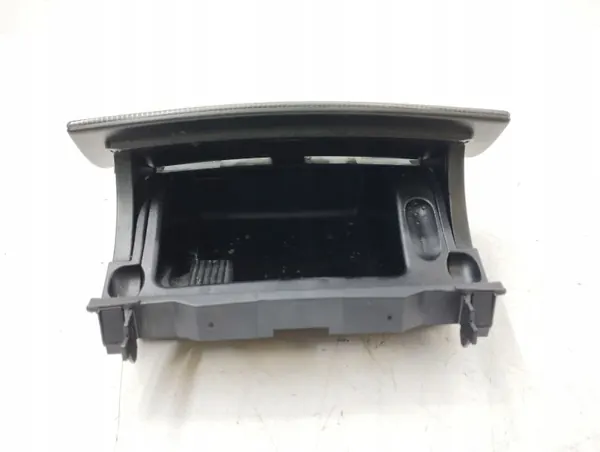 Tuhkakuppikehys Mercedes C W203 OEM A2036800852 image 3