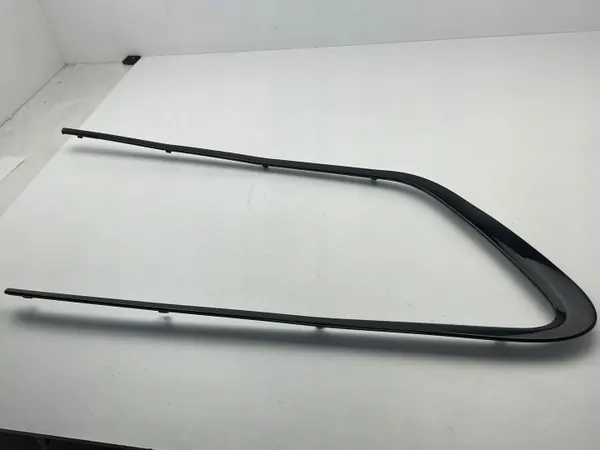 Volvo V90 Cross Country bakrutslist OEM 32219274 image 4