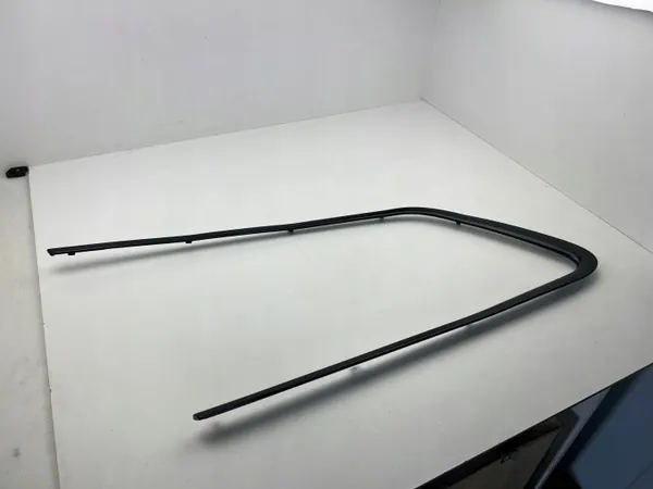 Volvo V90 Cross Country bakrutslist OEM 32219274 image 8