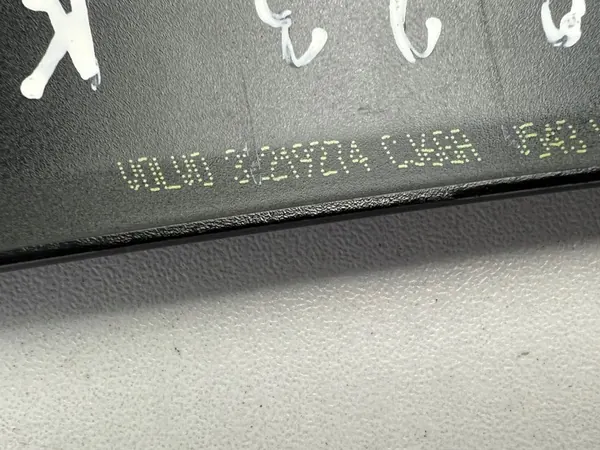 Volvo V90 Cross Country bakrutslist OEM 32219274 image 9