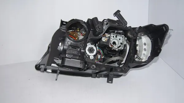 BMW 3 e90 e91 LCI Bi Xenon Farol Direito 7202584 image 4