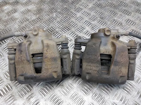 Bremsscheiben + Beläge + Bremssättel Vorne OEM Opel Corsa D image 6