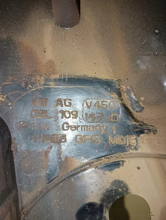 Couverte de distribution OEM 05L109147D pour VW Audi 2.0 TDI image 3