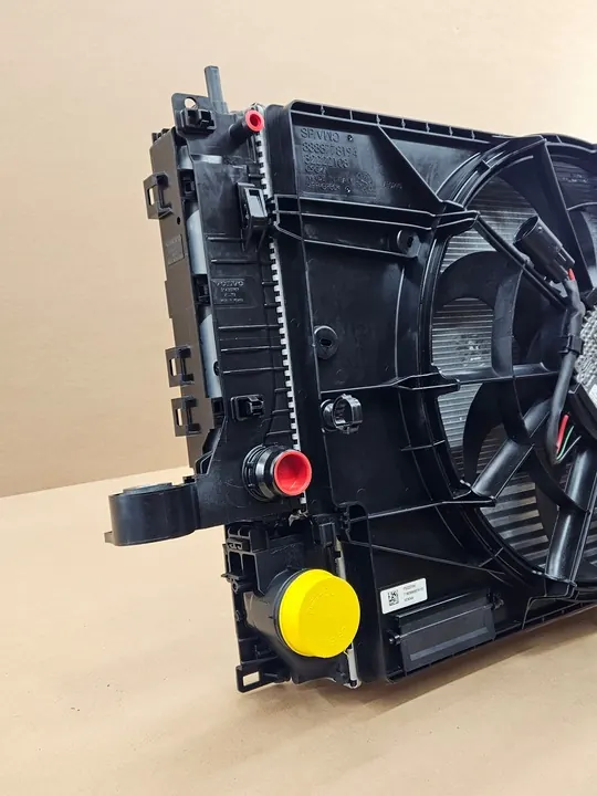 Conjunto de Ventilador de Radiador Volvo XC40 2017-2025 image 3