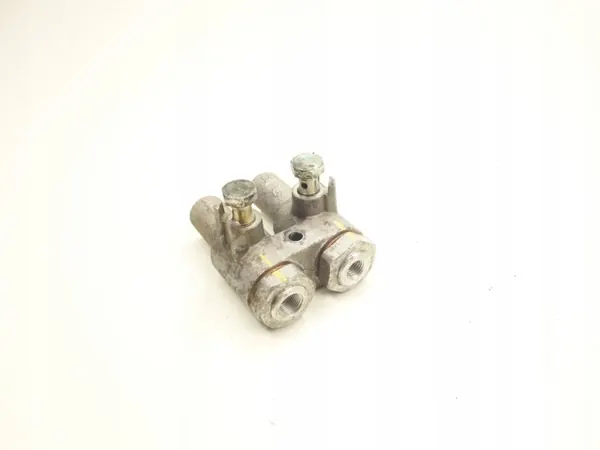Microcar Aixam GTO Taka T-liitin OEM M-124600 image 2