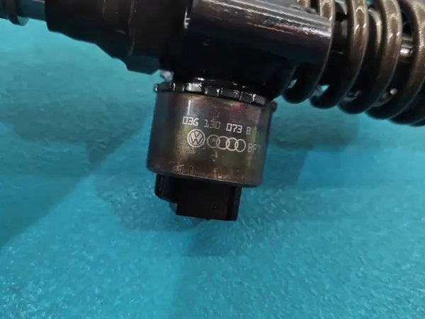Pompe à injecteur testée OEM 0414720403 2.0 TDI image 3