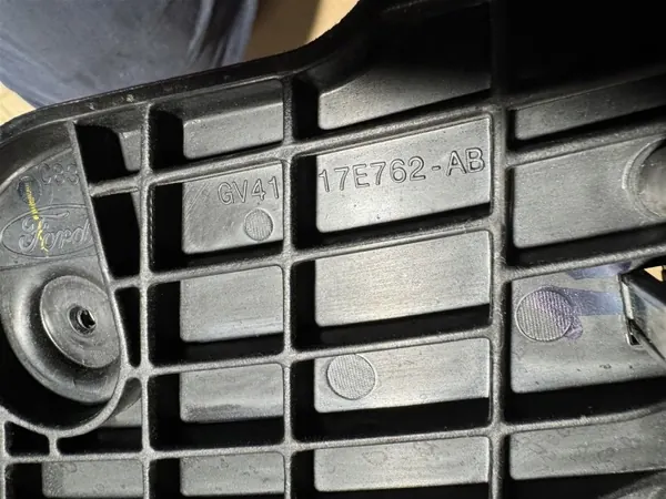 Ajovalopesuri OEM GV41-13L014AE Oikea Etu Ford Kuga image 7
